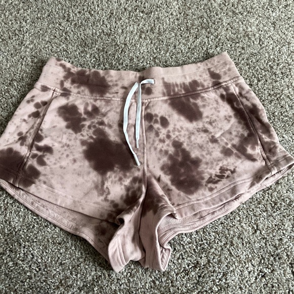 Inner Glow High Rose Short from Lululemon Size 8 - Picture 1 of 4